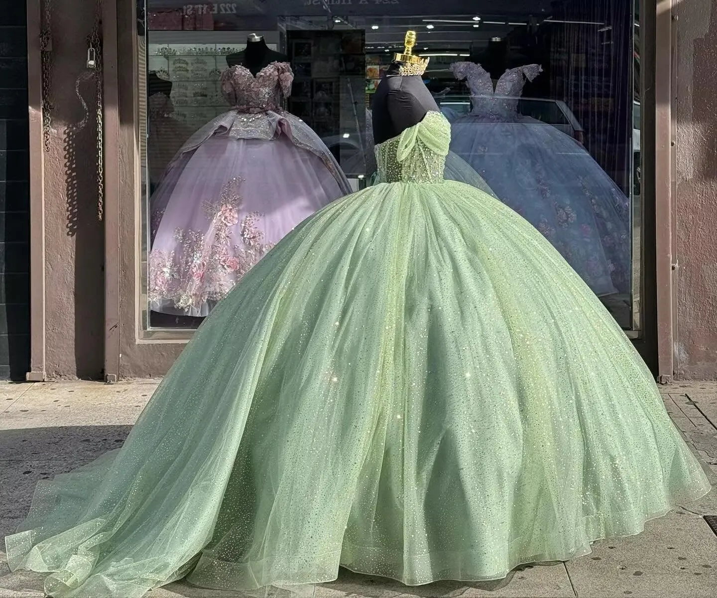 Youjiayi Glitter Tulle Quinceanera Dresses with Train Off Shoulder Beaded Sweet 16 Dresses Pleated Long Ball Gown for Women