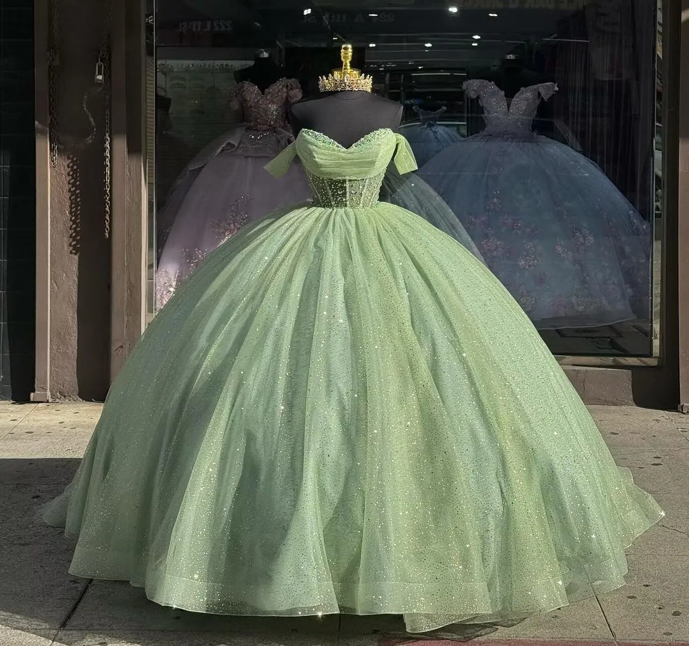 Youjiayi Glitter Tulle Quinceanera Dresses with Train Off Shoulder Beaded Sweet 16 Dresses Pleated Long Ball Gown for Women